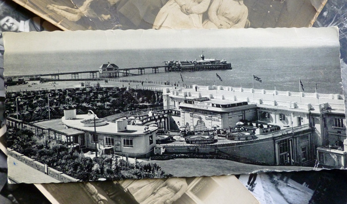 This is a card from Margate. In the foreground is The Winter Gardens, Cliftonville. Postmarked 1959, the sender says, 'There was so much to do, we didn't know what to do next - just been to see underwater diving'. Which sounds odly impossible, but maybe I'm being too literal.