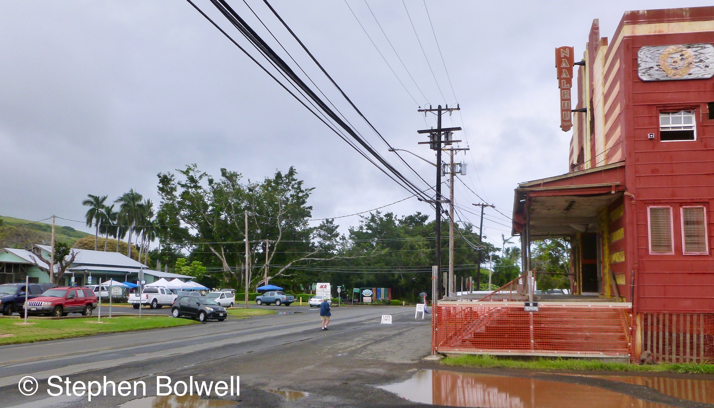 Edward Hopper should have painted in Na'alehu - it would have cheered him up a bit.